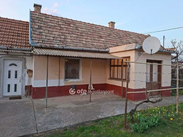 Eladó családi ház, Hajdúböszörményen 37 M Ft, 2+1 szobás