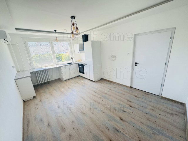 Kiadó panellakás, albérlet, Győrött 200 E Ft / hó, 3 szobás