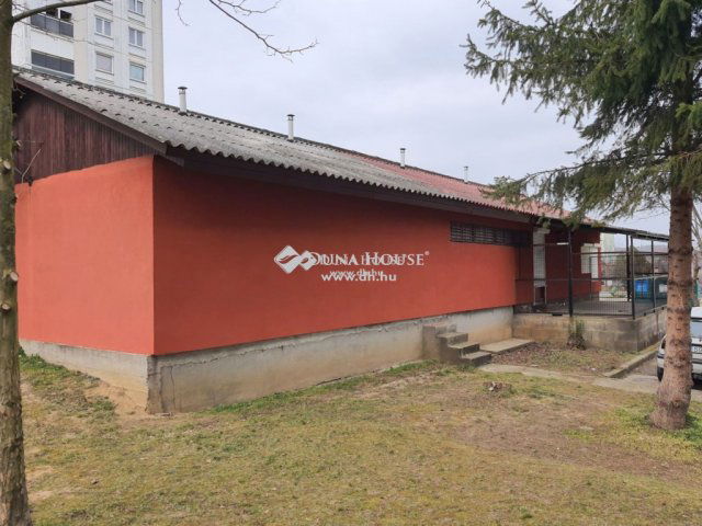 Eladó üzlethelyiség, Komlón 15 M Ft / költözzbe.hu