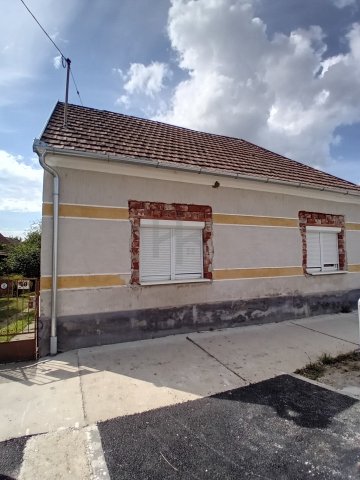 Eladó családi ház, Ladon 24.9 M Ft, 2+1 szobás
