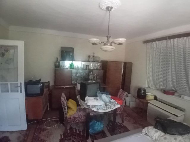 Eladó családi ház, Apcon 15 M Ft, 3 szobás