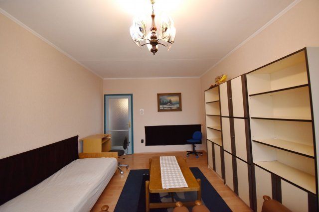 Kiadó panellakás, albérlet, Debrecenben 180 E Ft / hó, 2 szobás