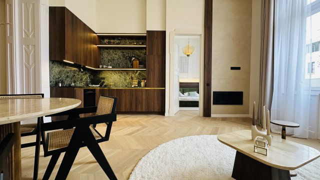 Eladó téglalakás, Budapesten, V. kerületben, Báthory utcában