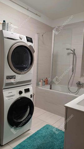 Eladó téglalakás, Győrött 134.5 M Ft, 4 szobás