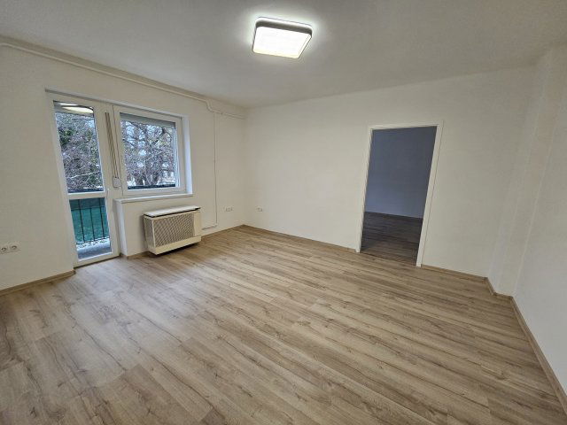 Eladó téglalakás, Pápán 33.9 M Ft, 2 szobás