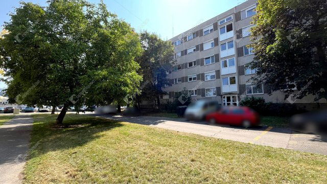 Eladó panellakás, Miskolcon 32 M Ft, 3 szobás