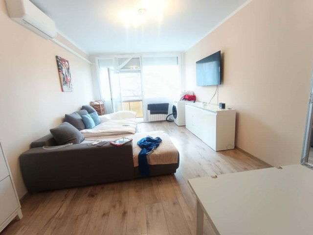 Eladó panellakás, Pécsett, Szabó Ervin téren 49.9 M Ft