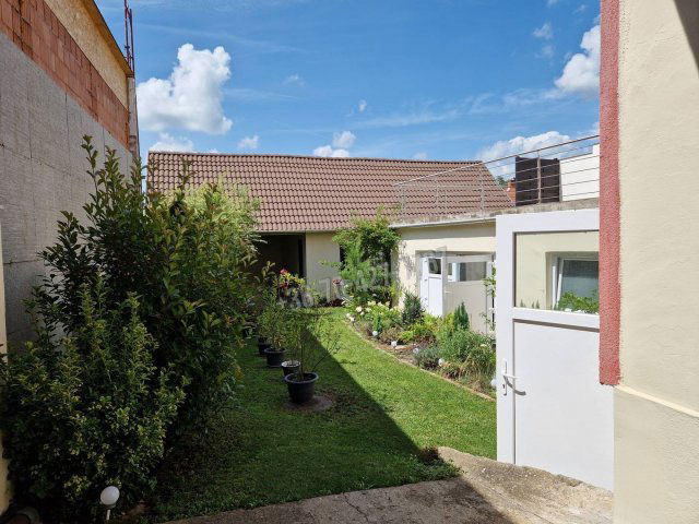 Eladó családi ház, Egerben 115 M Ft, 4 szobás