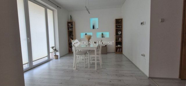 Eladó családi ház, Monoron 164.9 M Ft, 5 szobás