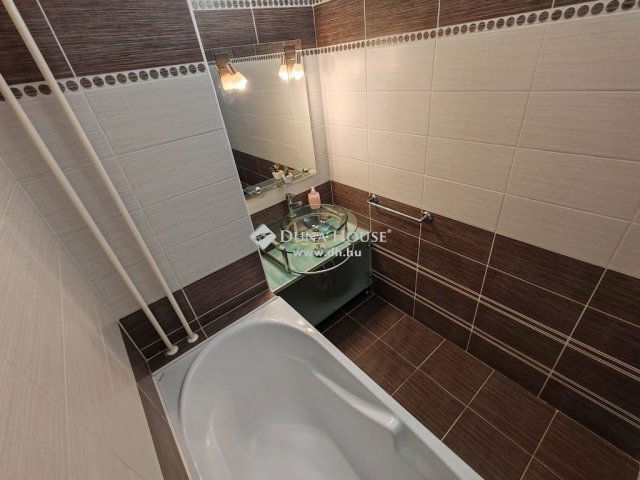 Eladó panellakás, Tatabányán 35 M Ft, 1 szobás