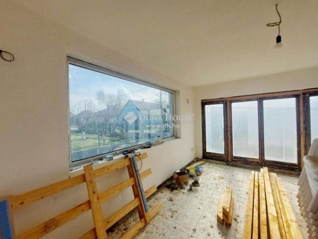 Eladó családi ház, Vácrátóton 57.99 M Ft, 6 szobás