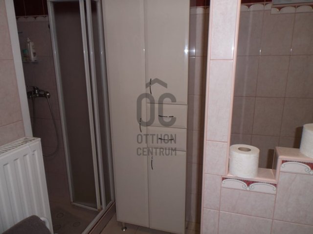 Eladó ikerház, Pápán 59 M Ft, 2 szobás / költözzbe.hu