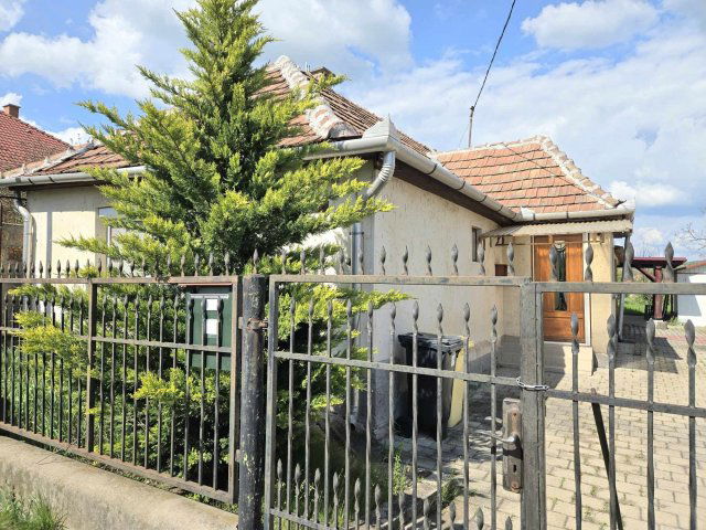 Eladó családi ház, Bekecsen 16.99 M Ft, 2 szobás