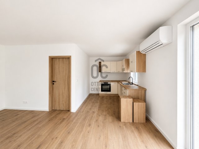Eladó téglalakás, XVIII. kerületben, Kossuth Lajos utcában