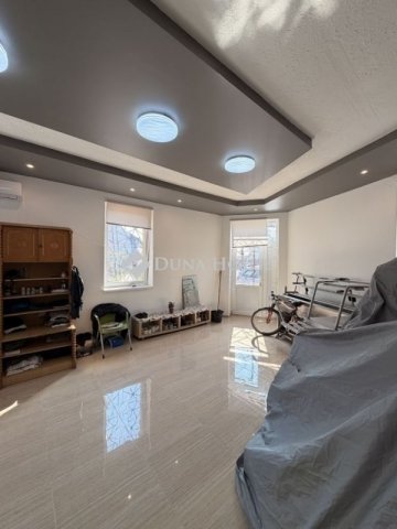 Eladó családi ház, Vecsésen 185 M Ft, 9 szobás