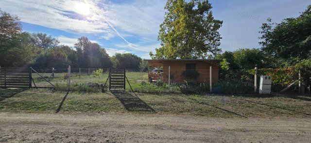 Eladó nyaraló, Tiszaalpáron 24.5 M Ft, 1 szobás