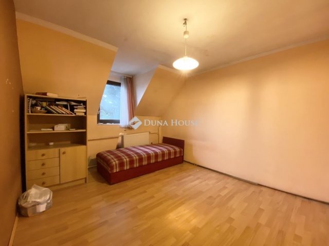 Eladó sorház, Pétfürdőn 45.8 M Ft, 6 szobás