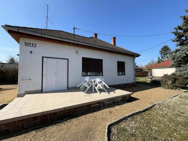 Eladó nyaraló, Balatonbogláron 95 M Ft, 2 szobás