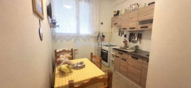 Kiadó téglalakás, albérlet, Szombathelyen, 11-es Huszár úton