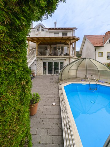 Eladó ikerház, Pilisborosjenőn 265 M Ft, 8 szobás