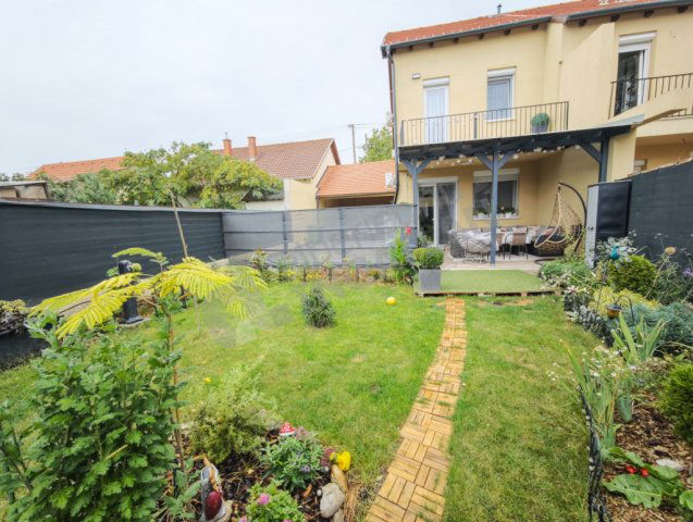 Eladó ikerház, Budapesten, XV. kerületben, Beller Imre utcában