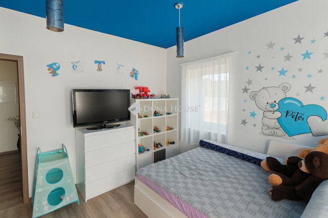 Eladó családi ház, Fóton 262 M Ft, 6 szobás