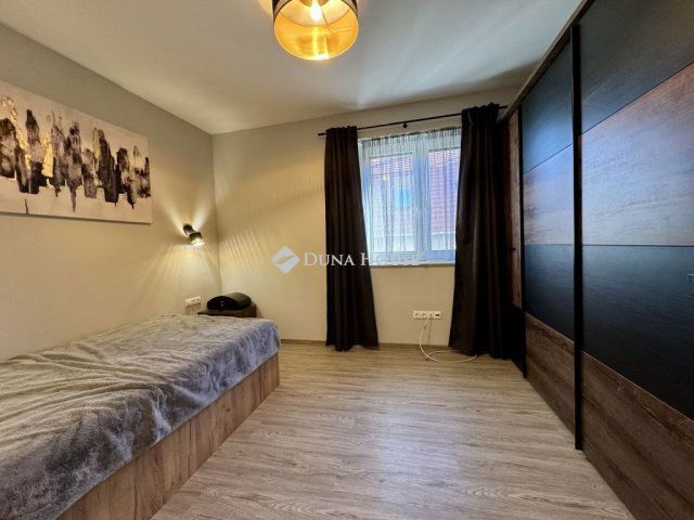Eladó téglalakás, Balatonfüreden 272.088 M Ft, 4 szobás