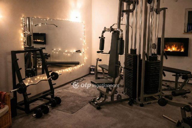 Eladó családi ház, Pécsett 379 M Ft, 5+1 szobás