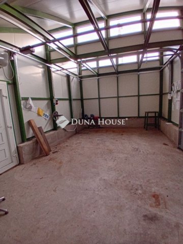 Kiadó iroda, Győrött, Rozgonyi utcában 600 E Ft / hó