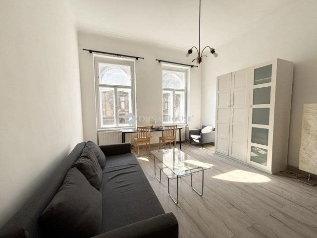 Eladó téglalakás, Budapesten, VII. kerületben 62.5 M Ft