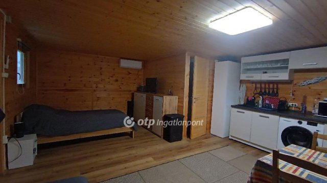 Eladó családi ház, Látrányon 39.9 M Ft, 1 szobás