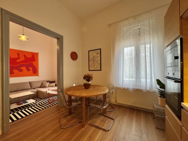 Kiadó téglalakás, albérlet, Pécsett, Rákóczi úton, 3 szobás