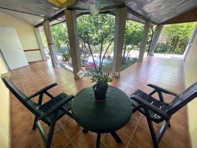 Eladó családi ház, Vecsésen 109.98 M Ft, 6 szobás