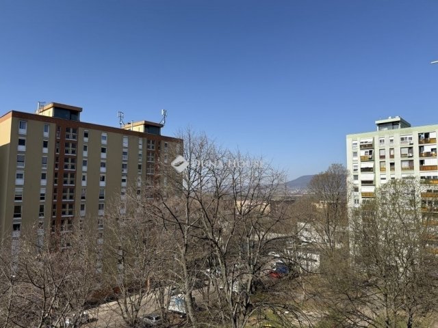 Eladó panellakás, Pécsett 51.9 M Ft, 2 szobás