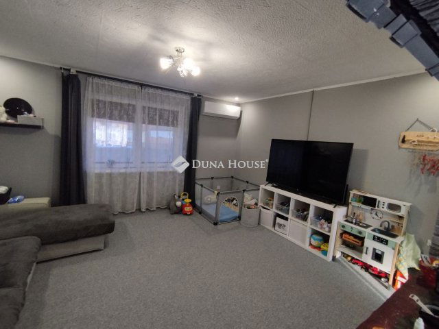 Eladó családi ház, Tatabányán 84.99 M Ft, 5 szobás