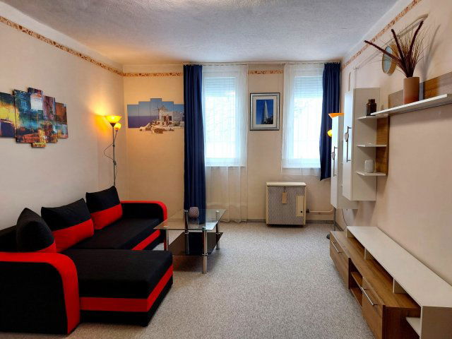 Kiadó téglalakás, albérlet, Szolnokon 100 E Ft / hó, 1 szobás