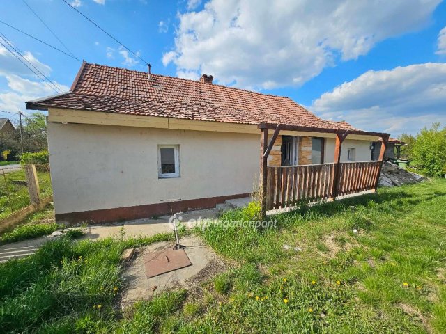 Eladó családi ház, Besenyszögön 13.5 M Ft, 3 szobás