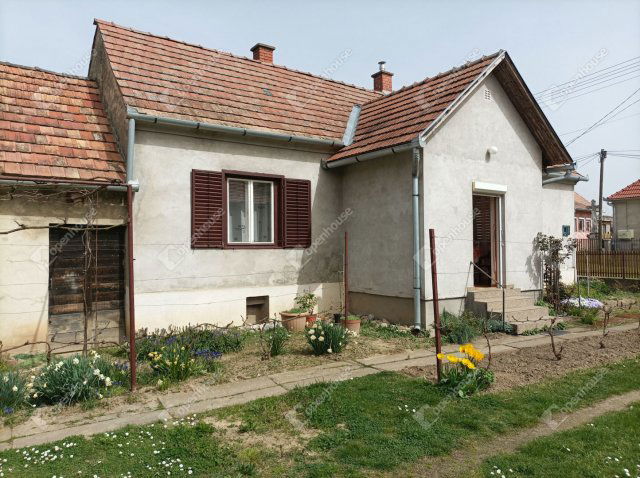 Eladó családi ház, Nagyatádon 23.9 M Ft, 2 szobás