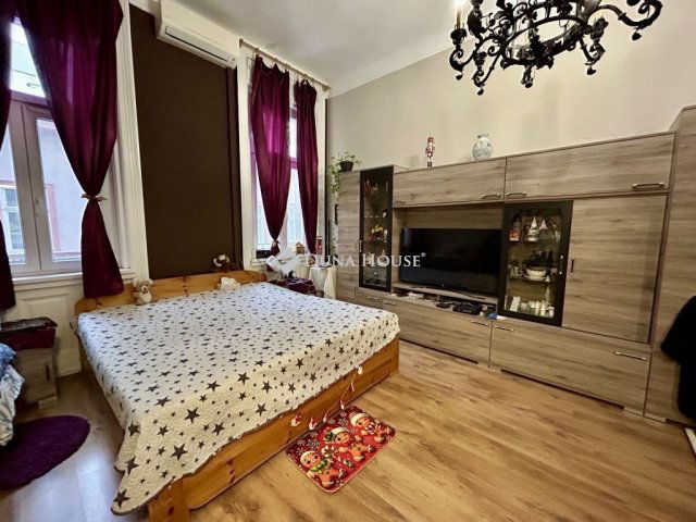 Eladó téglalakás, Budapesten, VIII. kerületben 65.9 M Ft