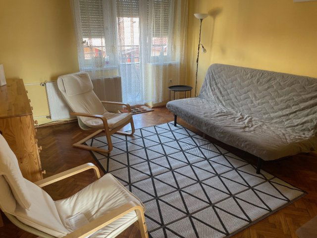 Kiadó téglalakás, albérlet, Pécsett, Sánc utcában, 3 szobás