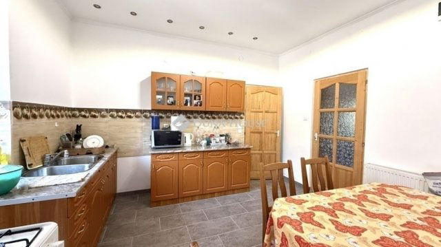 Eladó családi ház, Mendén 69.5 M Ft, 3 szobás