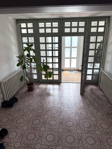 Eladó családi ház, Győrött 135 M Ft, 11 szobás