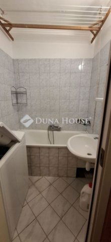 Eladó panellakás, Pécsett 39.99 M Ft, 2 szobás