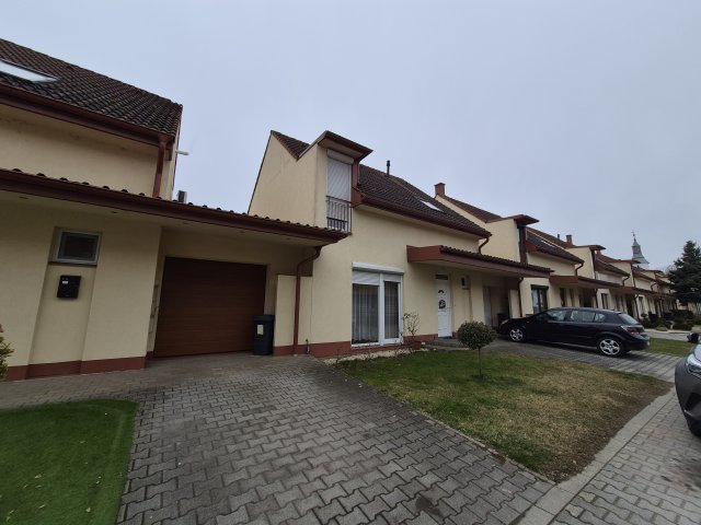 Eladó sorház, Mátészalkán 75.5 M Ft, 4 szobás