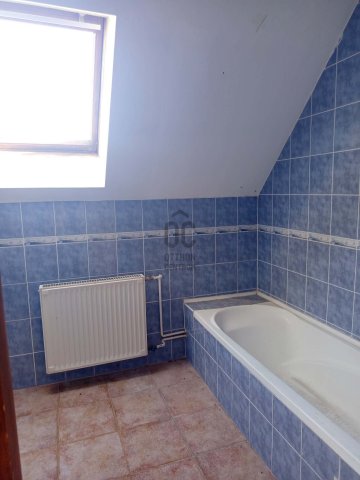 Eladó családi ház, Szárligeten 59.9 M Ft, 5 szobás
