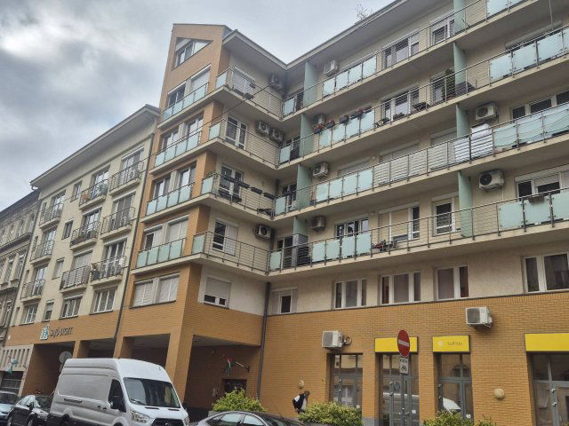 Eladó téglalakás, Budapesten, VII. kerületben 110 M Ft