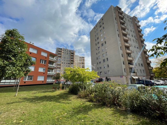 Eladó panellakás, Székesfehérvárott 49.9 M Ft, 2 szobás