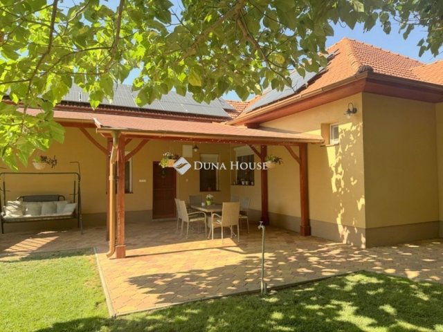 Eladó családi ház, Békéscsabán 89.9 M Ft, 4 szobás