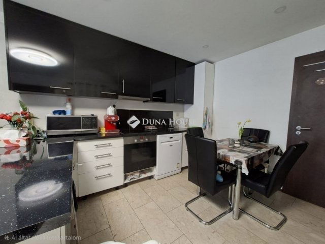 Eladó családi ház, Dunaharasztin 63.75 M Ft, 2 szobás