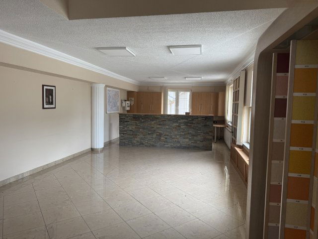 Eladó üzlethelyiség, Dunavarsányban, Bajai úton 690 M Ft